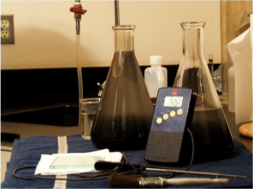 Equipment Hose Rinse bottle Flasks Beaker Glass plate Paper towel Digital thermometer Brush FDOT Course Release: 10, Module 6 8 Shown here is a typical setup showing the