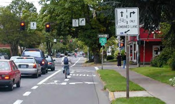 The shared bicycle/right turn lane places a standard-width bike lane on the left side of a dedicated right turn lane.