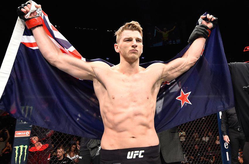 Red Team Auckland DAN HOOKER Dan Hooker is a 10 fight UFC Vet and is currently the #13th ranked lightweight fighter in the UFC.