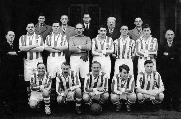 Season 1953-54 As the team moved on to season 1953-54 many of the players from 1948-49 were still in the team but Father Time was taking its toll on them.
