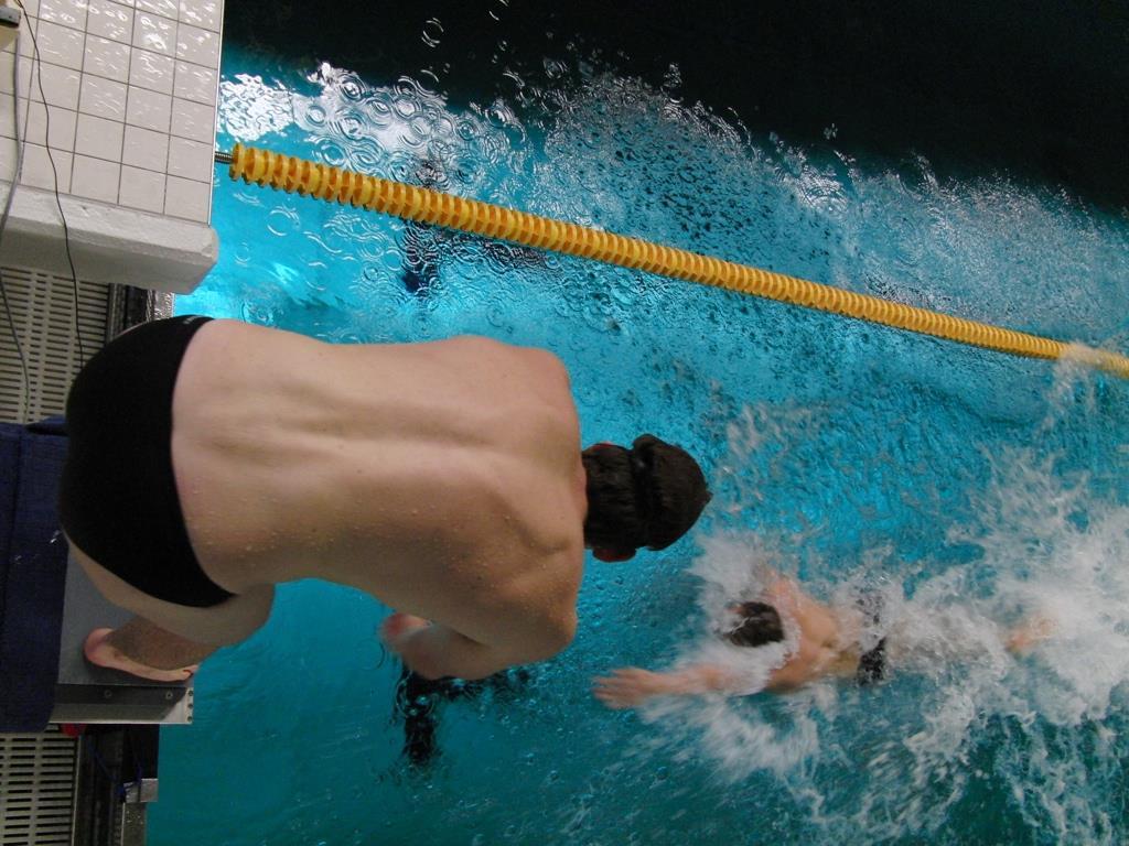 Swim Start Relay Events 1. Take-off strategy in relay start (Kibele & Fischer, 2009) minimizing change-over time or maximizing take-off power (.