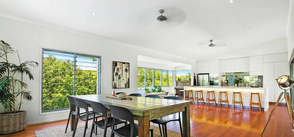 7 Antipodes Close CASTAWAYS BEACH Coastal Entertainer This magnificent Beach House is located in the quiet beachside
