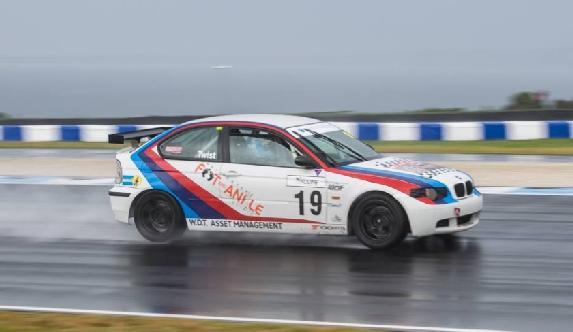 Race Reports Race Report Island Magic 0 Average engine size Total engine capacity on grid Under l cars Over l cars Number of manufacturers Avg qualifying time Manufacturers BMW Datsun/Nissan Ford