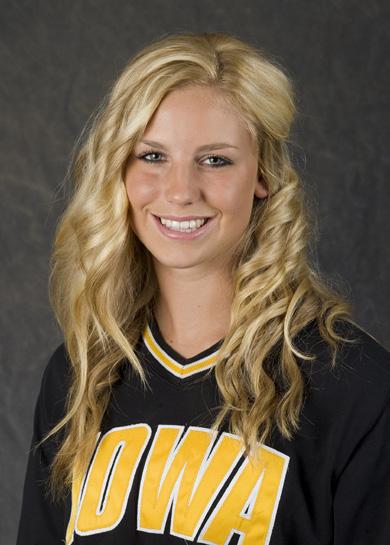 #8 JORDAN GOSCHIE Sophomore Infield/Outfield R/R Eugene, Ore. Churchill Played in 28 games as a freshman with 11 starts... her first career hit was a home run against South Dakota (Mar. 21).