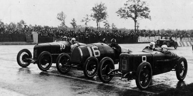 AUTODROMO NAZIONALE MONZA HISTORY The Autodromo Nazionale Monza has been the third permanent installation built in the world after Brooklands in England (1907) and Indianapolis in America (1909).