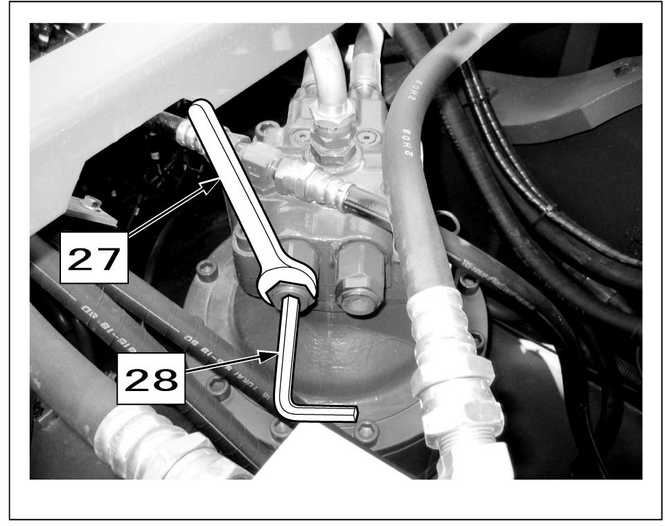 Pilot pressure adjustment Lever operation Neutral Measuring port P3 Set pressure 3.9 MPa 39 bar 565.6 Psi 8001-41 1) Pressure measurement a) Install the pressure gauge.