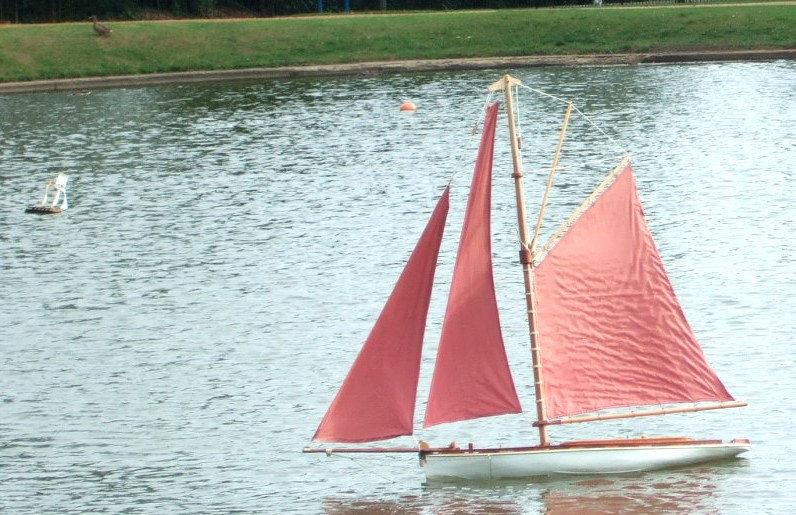 early start for the August S &S day if you wanted to avoid the car park lottery. After a couple of months of mainly power boats, I have featured Sail in this month s ramblings.