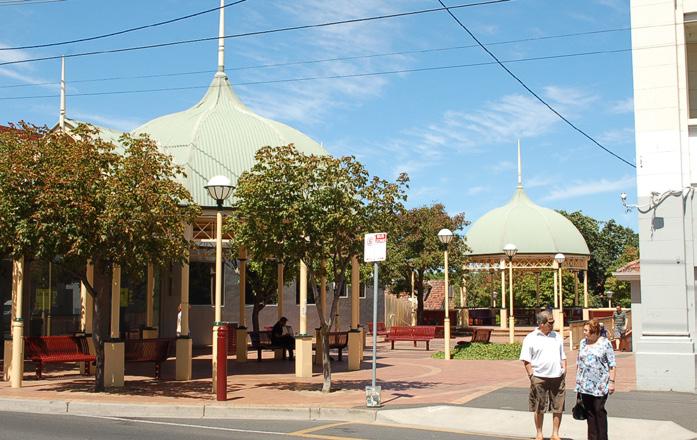 New green space The option to close Vickery Street creates the opportunity for a new pedestrian plaza north from Centre Road that could be connected via a relocated pedestrian crossing to the