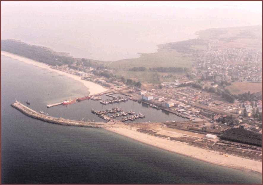 Władysławowo harbour: accretion on west side (bottom), lee