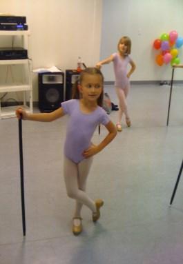 Page 10 Junior Level (Ages 5-7) JUNIOR COMBO I This 60 minute class builds upon the ballet, tap and acro skills learned in Tiny Dancers I and II.