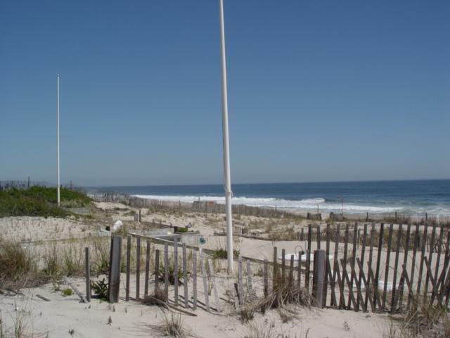 The left photograph was taken May 4, 2006. MARYLAND AVENUE, POINT PLEASANT BEACH SITE 155 Figure 112.