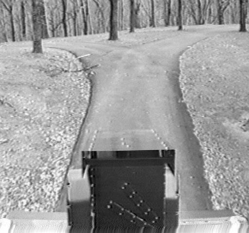 Figue 6: Panacea successfully negotiates a shap fok in Schenley pak. Note the panning of the pan/tilt platfom (bottom cente) at the intesection to keep the ight fok in view.