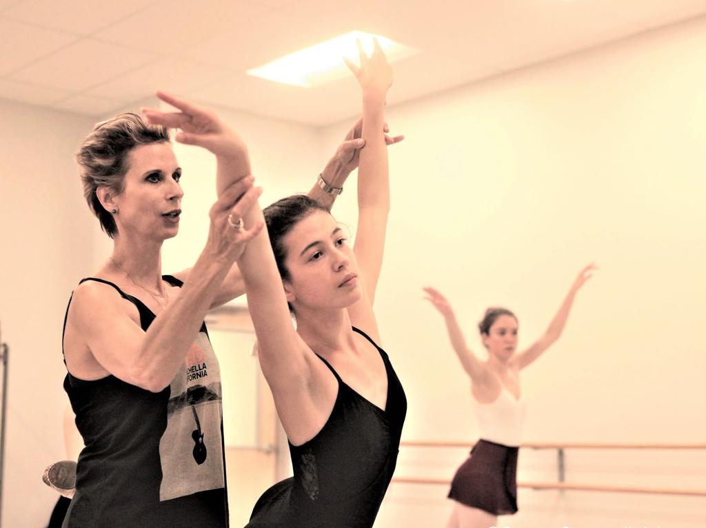 Classic Intensive (Ages: 10 years and up) Our rigorous all-day program will focus on classical technique - pointe work, men s class, and variations.