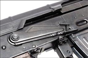 SELECTOR & SAFETY SETTING BATTERY SETTING Direct the muzzle towards a safe