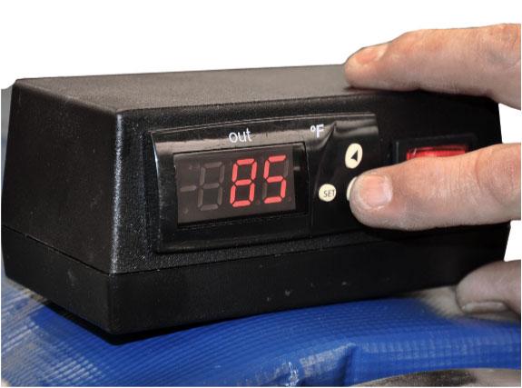 The digital controller allows the user to easily set the tank s temperature while