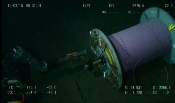 The ROV was lay down the cable from the Node 2F to the observatory 2F-15d, and then the cable bobbin was put on the seafloor