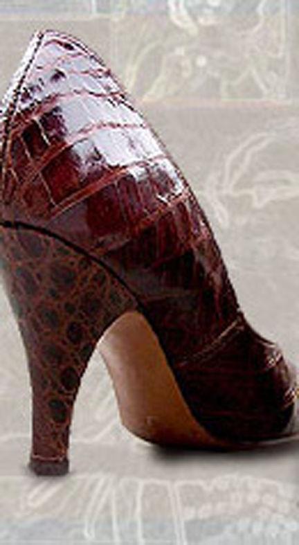 Alligator skin lady s shoe very popular and many examples still exist from around the