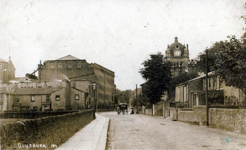 Hayfield Mill (left) with Glusburn Institute (right) Photograph courtesy of Keighley and District Digital Archive WW1 service Percy Walmsley s WW1 service records have not survived (70% of the