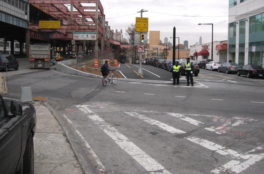 NYCEDC Proposed Bikeway/Pedestrian Crossing Location (November 2010) N