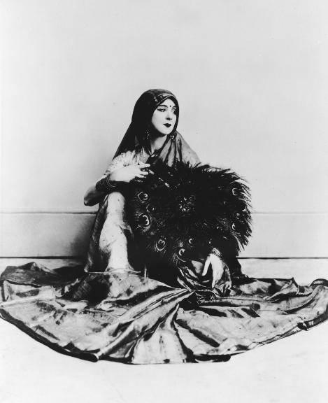 Ruth St. Denis Using exoticism of the Orient with theater and dance movement, St. Denis made the popular vaudeville circuit of her time more artful and set the stage for modern dance.