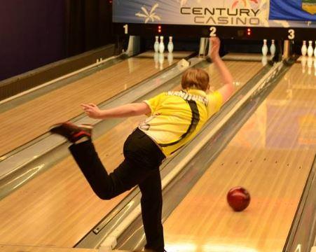 the 600 Series League Tournament, at Thunderbird Bowl. This young two-hander rolled scores of 285, 248, and 220 resulting in an average of 251! In case you re wondering, he also won the tournament!