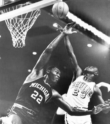 116 TOURNAMENT GAME ARENAS BY SITE Photo by Rich Clarkson/NCAA Photos Kenny Washington of UCLA battled Cazzie Russell of Michigan as the Bruins won their second straight NCAA title in Memorial