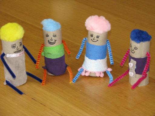 TOILET PAPER ROLL PEOPLE Toilet paper rolls, pipe cleaners, recycled fabric scrapes, scissors, glue, pompoms and black marker. Help your toddler pierce the top and bottom of the toilet paper roll.