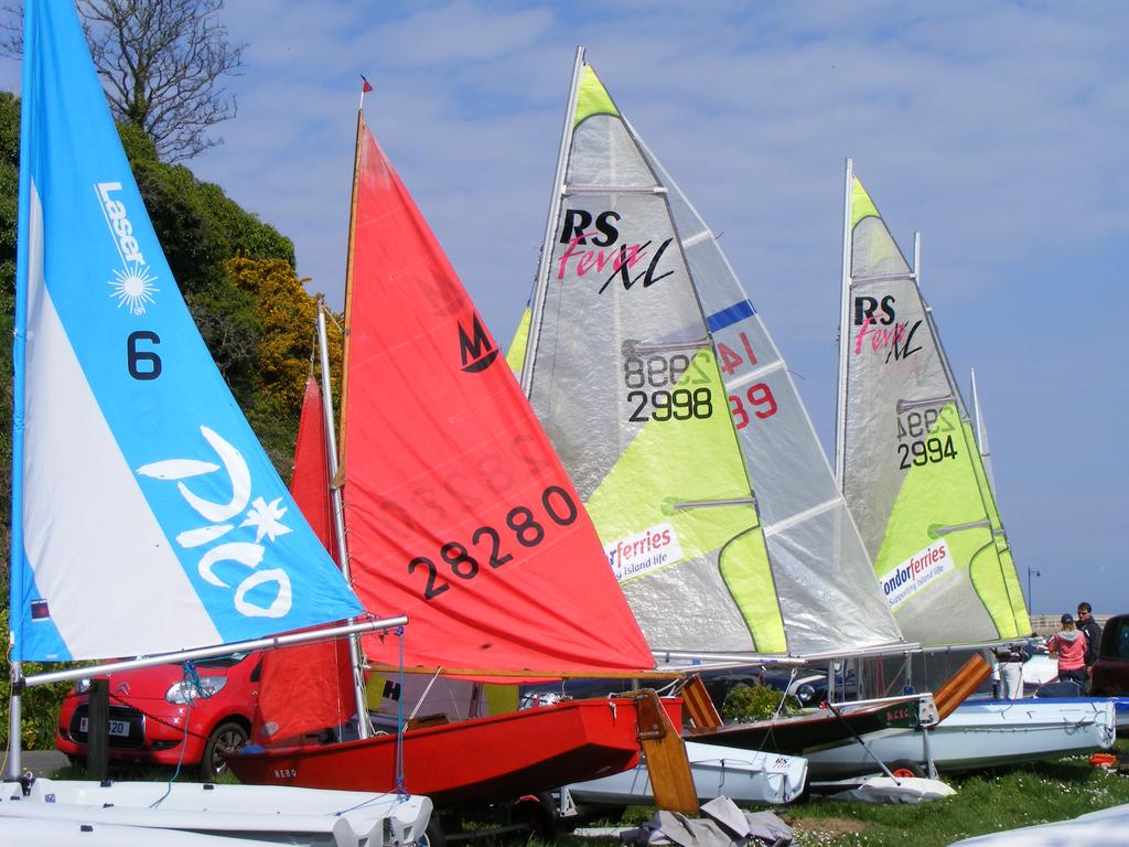 St Catherine s Sailing Club is the quintessential dinghy sailing centre. Its objectives are to teach sailors of all ages, to foster the enjoyment of sailing and racing and, above all, to have fun.