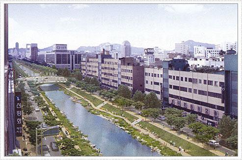 Cheonggyecheon Area after Retrofitting http://www.