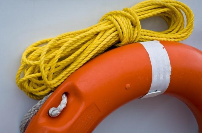 http://www.tensiontech.com/tools_guides/burning_characteristics.html 3. Rope Usage 3.1 Mooring Lines A typical vessel will have one bow line, one stern line and two spring lines for berthing purposes.