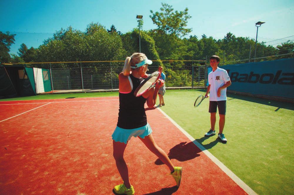In sports, as in language learning, the regularity is crucial. Our coaches are professionals who will teach you how to play European tennis!