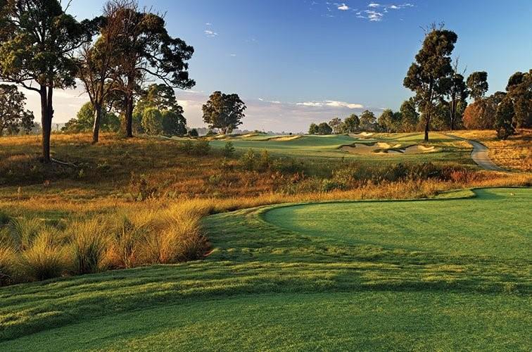 TWIN CREEKS Situated in the beautiful surrounds of the Nepean Valley and located just 45 minutes west of Sydney s CBD, the Graham Marsh designed par 72 championship golf course is set amongst 800