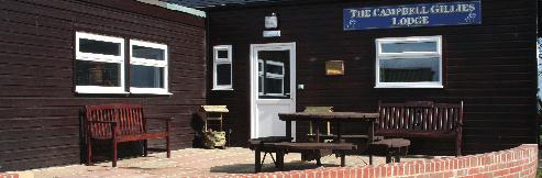 STAY AT HEXHAM RACECOURSE RACECOURSE LODGE Located within the Hexham Racecourse complex, our self-catering lodge sleeps up to eight people with four twin bedrooms, kitchen, sitting room, two shower