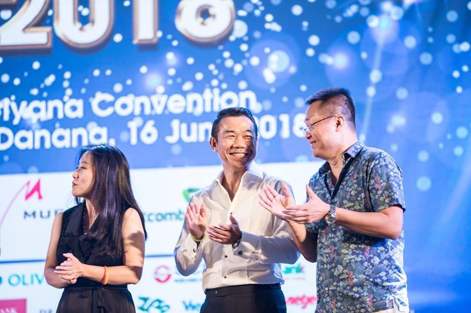 Lucky Draw at the Gala Dinner At the Gala Dinner, four participants have won the lucky draw prizes: 1 iphone X: Mr Truong Quang Huan, ABBank 1 Pair of Vietjet Air round-trip domestic flight: Mr