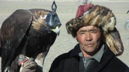 ULAANKHUS EAGLE HUNTER HOMESTAY - RIDING - BIRD TRAINING Spend 2 full days with the eagle hunter - head off across the plains and over hills on horseback, and learn how they train their birds.