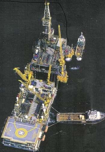 Wellhead drilling platform assisted by a new