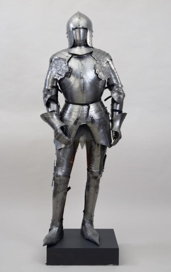 Medieval Chain Mail Chain Mail was the earliest form of metal armor worn by the average soldier during the Medieval times and era.