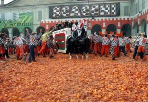 The Battle of the Oranges (Turin ) originates from the rebellion to an