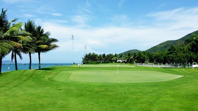 DRIVING RANGE THE WORLD CLASS HIT TO THE SEA GOLF ACADEMY AND DRIVING RANGE Driving Range has been designed to