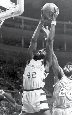 1984-85 Milwaukee Bucks & Houston Rockets DWIGHT DAVIS
