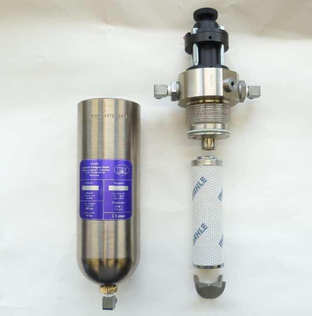 Open the filling valve. Loosen pipe connections and mounting screws (Fig. 1 a. 2) Remove complete filter housing. Open filter cover (Fig. 3).