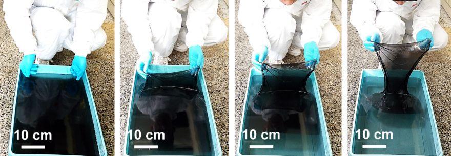 films, resulting in the direct contact with the substrate surfaces.