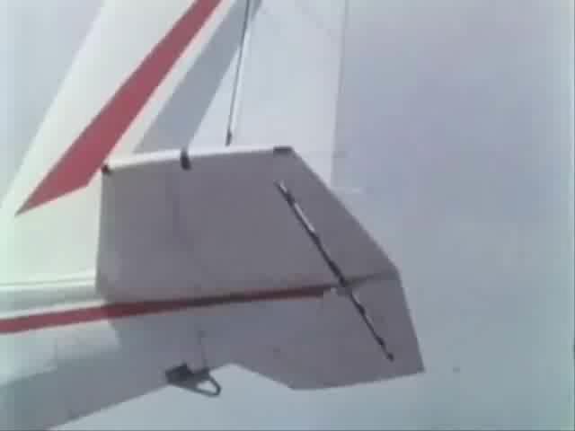 1. Keel flutter : the phenomenon Known from airplane wing design Appeared on boat