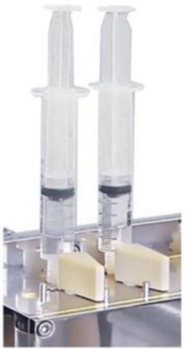 d) Load each drive syringe with about 1 ml of water/buffer by pushing down on each reservoir syringe piston while at the same time pulling on the drive syringe piston.