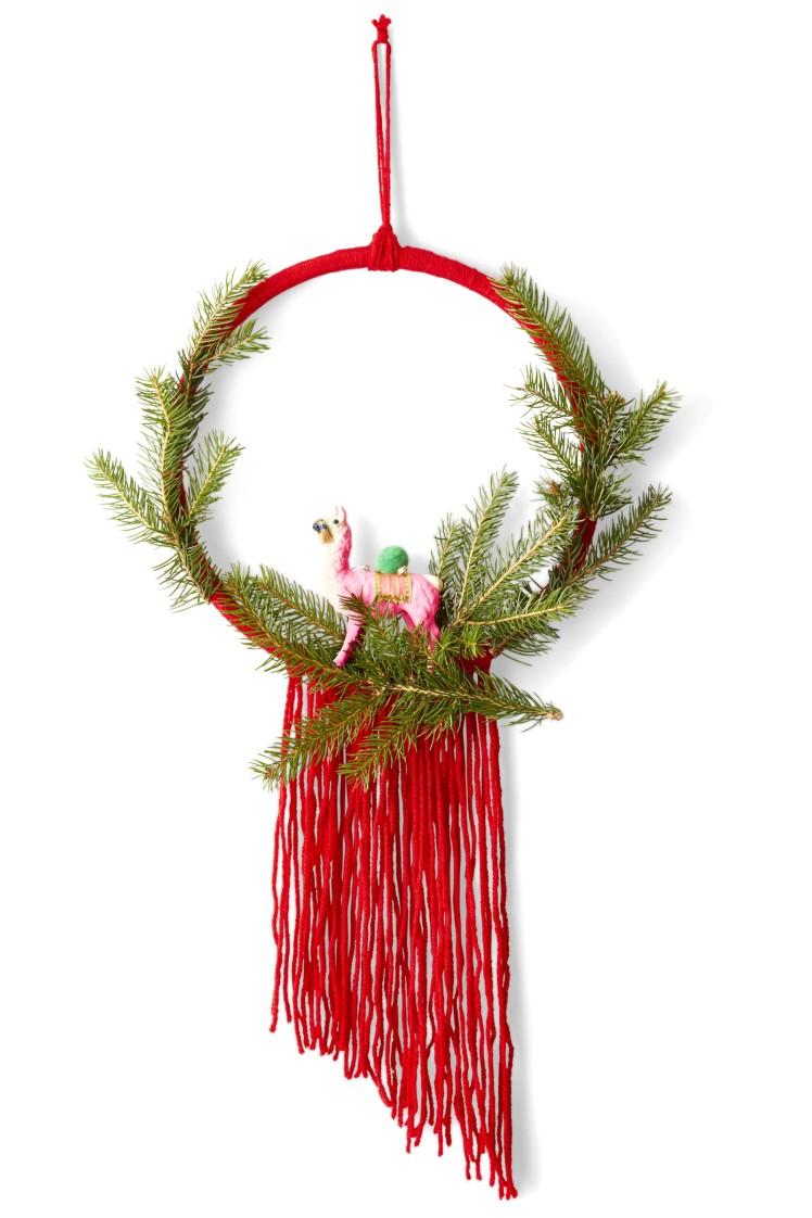 Holiday Craft Ideas FESTIVE FRINGE Wrap an embroidery hoop with yarn, then tie 24 strands of yarn to