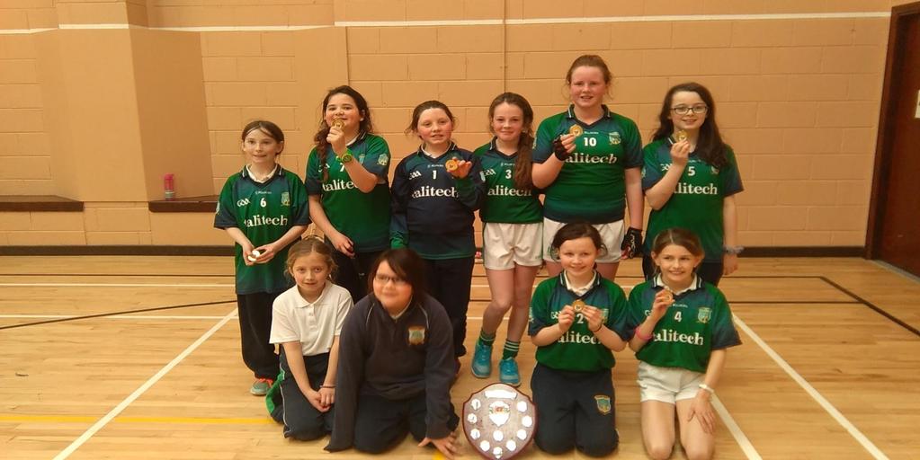 Nuachtlitir Cumann Fánaithe na Claise Vol 6 Issue 11 Knockavilla School and Valley Rovers Camogie players successful in Indoor Hurling Upcoming Fixtures Lotto Results Sunday 13 th /Mar/2016 Numbers