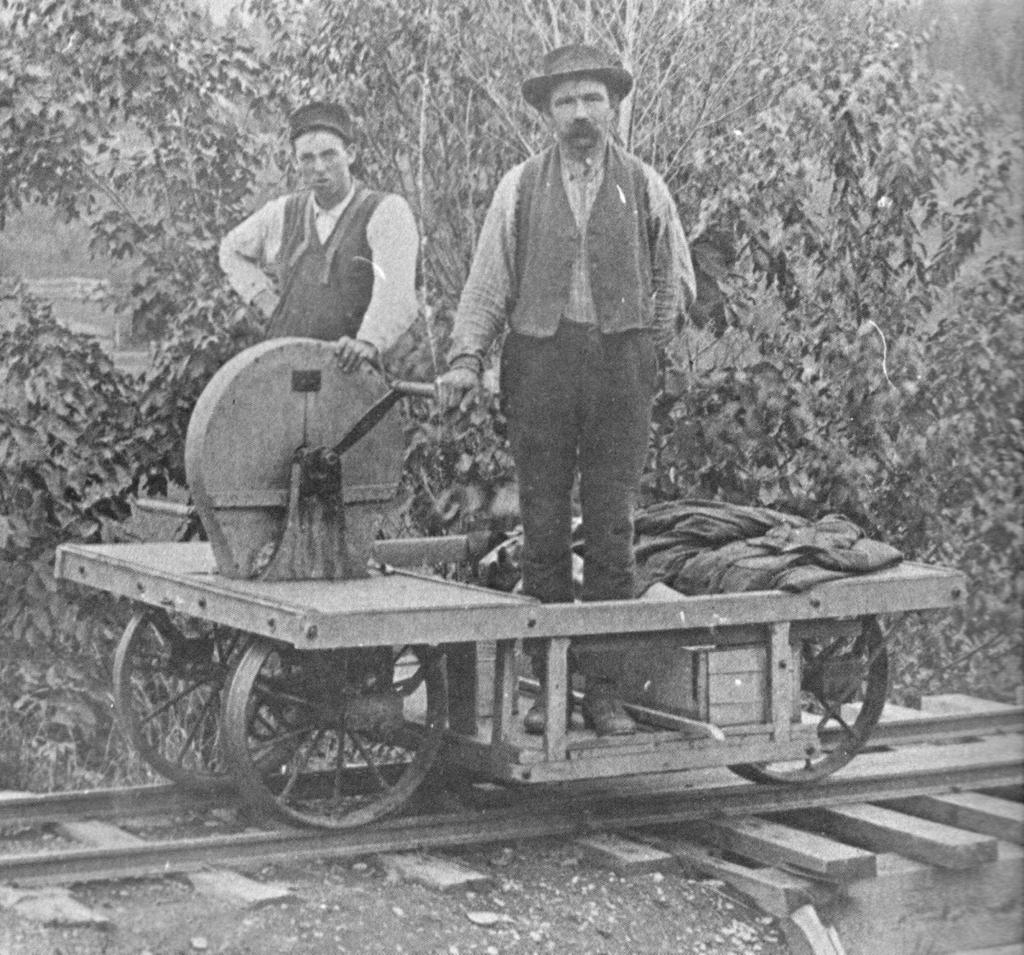 Cranked Chain Cars 1890s + The comeback for Cranked Cars was made possible by the cheap machine made chain of the 1890 s that came with the popularity of the bicycle. Making Link Chain https://www.