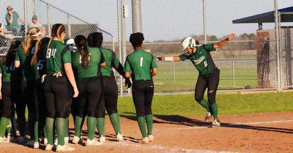 Light Lady Indian Softball picks up 3 wins in