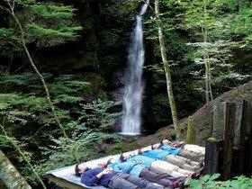 Shinrin yoku (forest bathing) extensive research restorative experiences