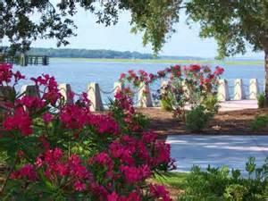 ..plus a visit to Parris Island Tour of charming Savannah, including a visit to a historic and famous home Enjoy Dinner and Entertainment $75 due for deposit.
